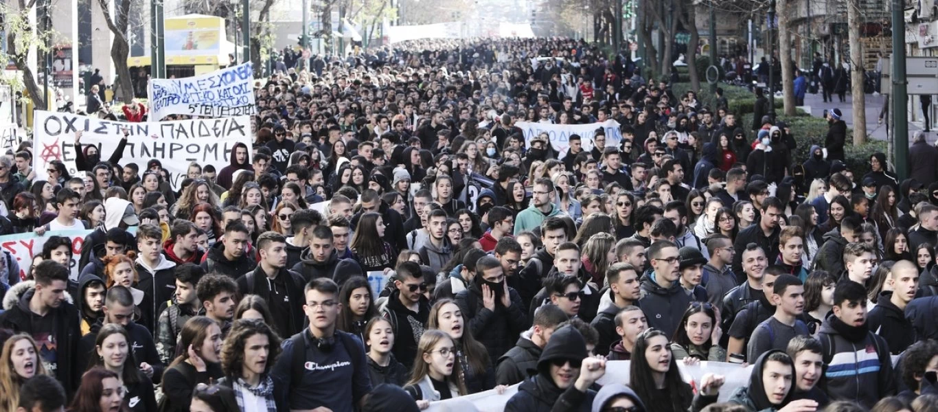 Γιγαντώνεται η αντίδραση για τις μάσκες στα σχολεία: Πάνω από 200 σχολεία υπό κατάληψη - Συλλαλητήριο στα Προπύλαια